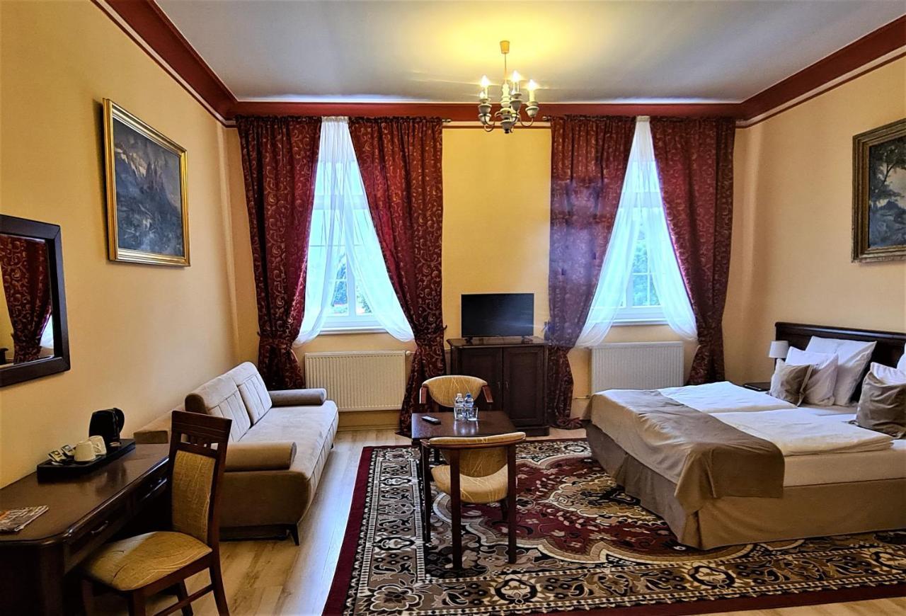 Pałac Henryków Szprotawa Exterior foto